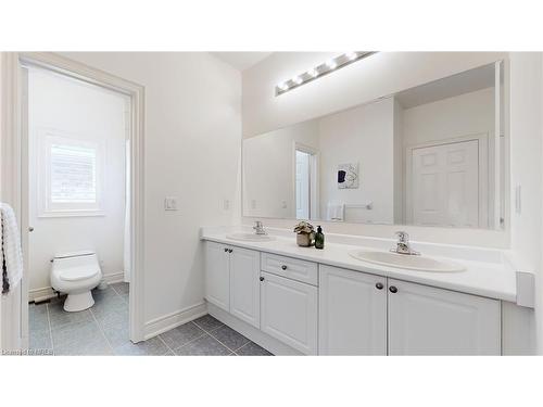 2238 Lyndhurst Drive, Oakville, ON - Indoor Photo Showing Bathroom