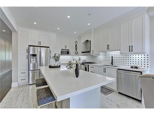 58 Curran Road, Hamilton, ON - Indoor Photo Showing Kitchen With Upgraded Kitchen