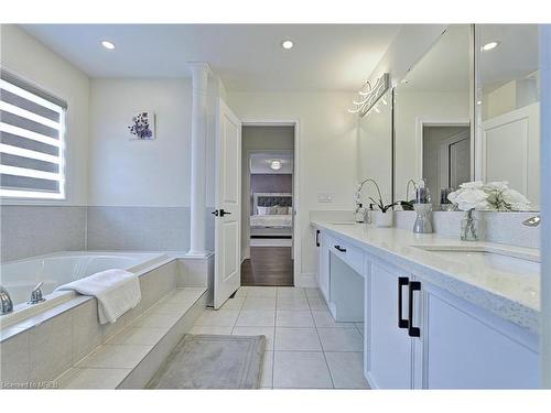 58 Curran Road, Hamilton, ON - Indoor Photo Showing Bathroom