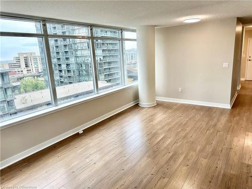 819-4 Spadina Avenue Avenue, Toronto, ON - Indoor Photo Showing Other Room