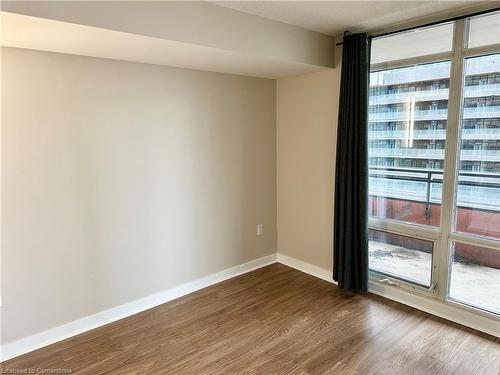 819-4 Spadina Avenue Avenue, Toronto, ON - Indoor Photo Showing Other Room