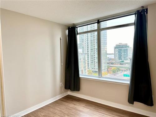 819-4 Spadina Avenue Avenue, Toronto, ON - Indoor Photo Showing Other Room