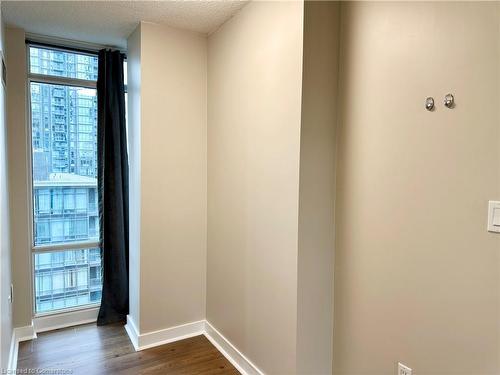 819-4 Spadina Avenue Avenue, Toronto, ON - Indoor Photo Showing Other Room