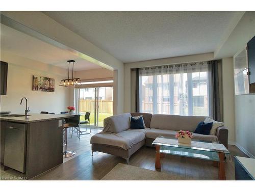 61 Queen Mary Boulevard Boulevard, Hamilton, ON - Indoor Photo Showing Living Room