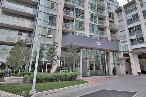 1908-225 Webb Drive, Mississauga, ON - Outdoor With Facade