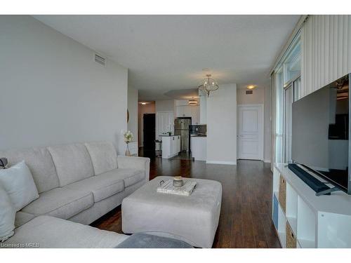 1908-225 Webb Drive, Mississauga, ON - Indoor Photo Showing Living Room