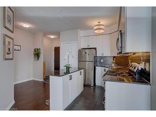 1908-225 Webb Drive, Mississauga, ON - Indoor Photo Showing Kitchen