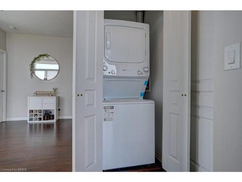 1908-225 Webb Drive, Mississauga, ON - Indoor Photo Showing Laundry Room