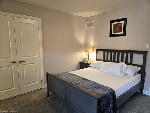 133 Rosie Street, The Blue Mountains, ON - Indoor Photo Showing Bedroom