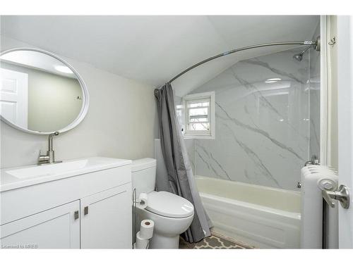 38 Inchbury Street, Hamilton, ON - Indoor Photo Showing Bathroom