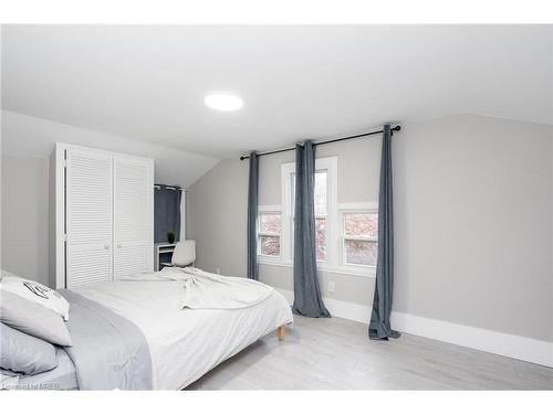 38 Inchbury Street, Hamilton, ON - Indoor Photo Showing Bedroom