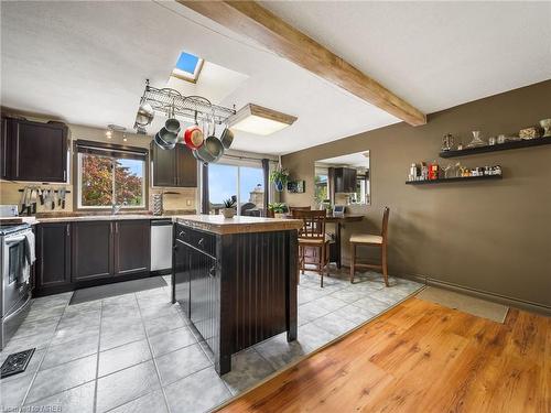 126 Shakespeare Crescent, Barrie, ON - Indoor Photo Showing Kitchen