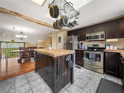 126 Shakespeare Crescent, Barrie, ON - Indoor Photo Showing Kitchen