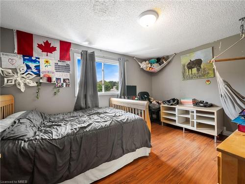 126 Shakespeare Crescent, Barrie, ON - Indoor Photo Showing Bedroom