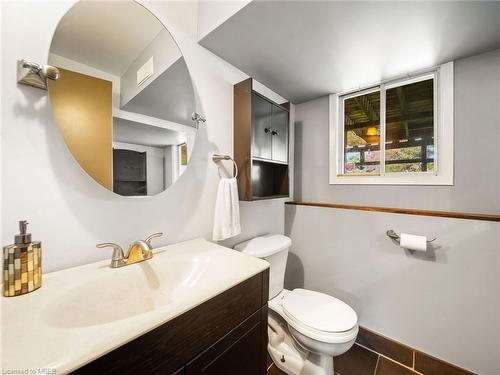 126 Shakespeare Crescent, Barrie, ON - Indoor Photo Showing Bathroom