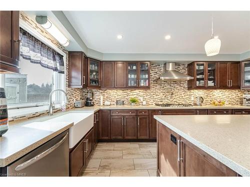 3005 Headon Forest Drive, Burlington, ON - Indoor Photo Showing Kitchen With Upgraded Kitchen