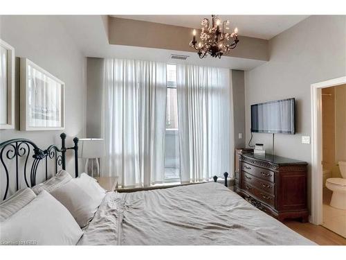 220-80 Port Street, Mississauga, ON - Indoor Photo Showing Bedroom