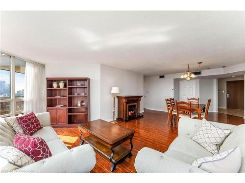 1204-45 Kingsbridge Garden Circle, Mississauga, ON - Indoor Photo Showing Living Room