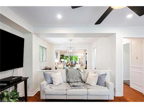 35 Treanor Crescent, Georgetown, ON - Indoor Photo Showing Living Room