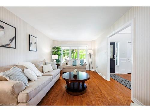 35 Treanor Crescent, Georgetown, ON - Indoor Photo Showing Living Room