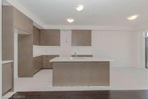 320 Bismark Drive, Cambridge, ON - Indoor Photo Showing Kitchen