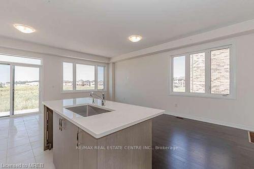 320 Bismark Drive, Cambridge, ON - Indoor Photo Showing Kitchen