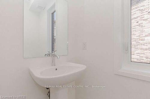 320 Bismark Drive, Cambridge, ON - Indoor Photo Showing Bathroom