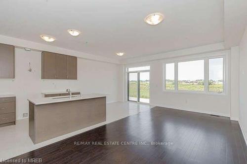 320 Bismark Drive, Cambridge, ON - Indoor Photo Showing Kitchen