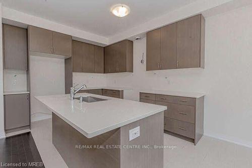 320 Bismark Drive, Cambridge, ON - Indoor Photo Showing Kitchen