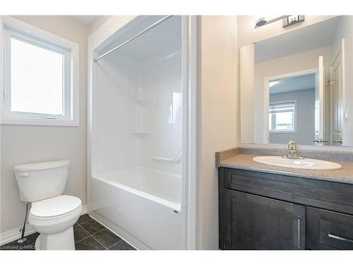 7381 Matteo Drive, Niagara Falls, ON - Indoor Photo Showing Bathroom