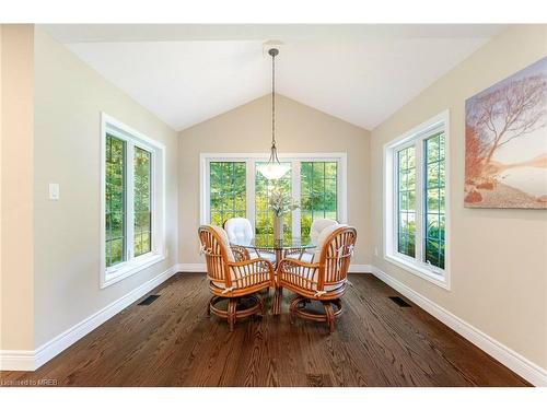 5917 Sixth Line, Erin, ON - Indoor Photo Showing Dining Room