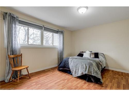 136-2315 Bromsgrove Road, Mississauga, ON - Indoor Photo Showing Bedroom