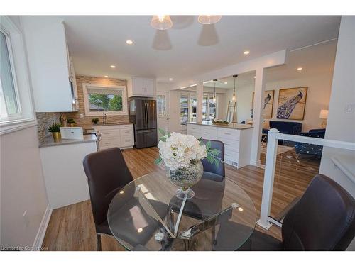 10 Windrush Crescent, Hamilton, ON - Indoor Photo Showing Dining Room