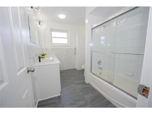 10 Windrush Crescent, Hamilton, ON - Indoor Photo Showing Bathroom