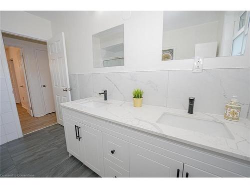 10 Windrush Crescent, Hamilton, ON - Indoor Photo Showing Bathroom