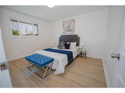 10 Windrush Crescent, Hamilton, ON - Indoor Photo Showing Bedroom