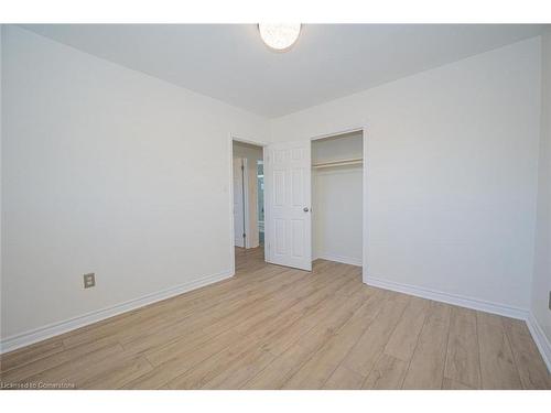 10 Windrush Crescent, Hamilton, ON - Indoor Photo Showing Other Room