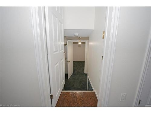 10 Windrush Crescent, Hamilton, ON - Indoor Photo Showing Other Room