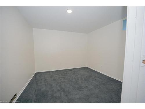 10 Windrush Crescent, Hamilton, ON - Indoor Photo Showing Other Room