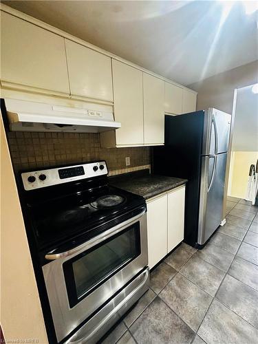 643 Albert Street, Waterloo, ON - Indoor Photo Showing Kitchen