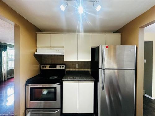 643 Albert Street, Waterloo, ON - Indoor Photo Showing Kitchen