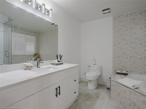 2098 Shorncliffe Boulevard, Oakville, ON - Indoor Photo Showing Bathroom