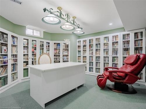 2098 Shorncliffe Boulevard, Oakville, ON - Indoor Photo Showing Living Room