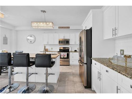 130 Chartwell Circle, Hamilton, ON - Indoor Photo Showing Kitchen