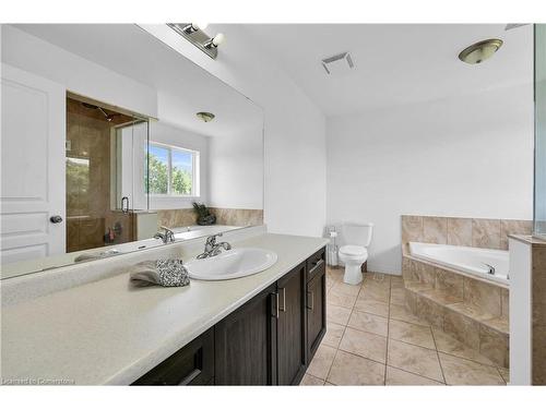 130 Chartwell Circle, Hamilton, ON - Indoor Photo Showing Bathroom