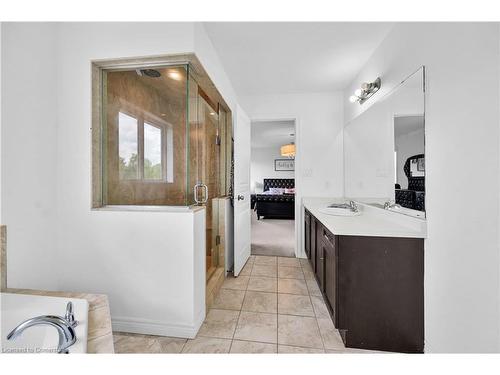 130 Chartwell Circle, Hamilton, ON - Indoor Photo Showing Kitchen