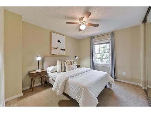 25-2935 Headon Forest Drive, Burlington, ON - Indoor Photo Showing Bedroom