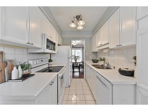 25-2935 Headon Forest Drive, Burlington, ON - Indoor Photo Showing Kitchen With Double Sink