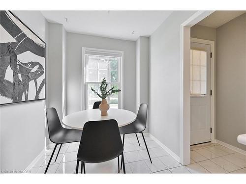 25-2935 Headon Forest Drive, Burlington, ON - Indoor Photo Showing Dining Room