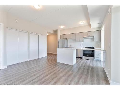 1502-15 Queen Street S, Hamilton, ON - Indoor Photo Showing Kitchen